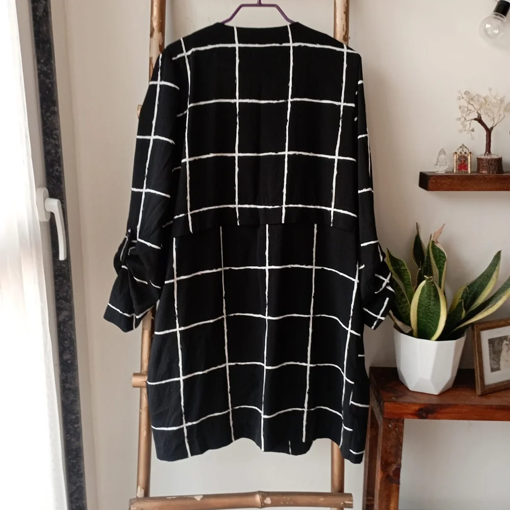 Black and White Jacket - Picture 13 of 14